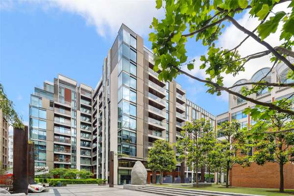 Flat Charlotte Street in Greater London