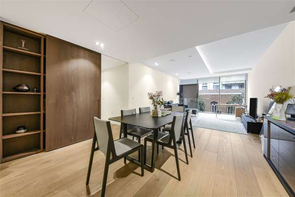 Flat Charlotte Street in Greater London