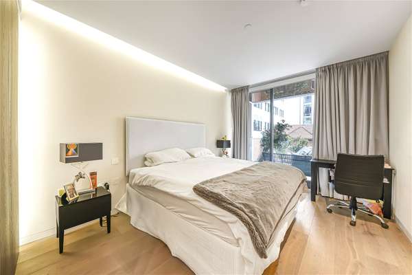 Flat Charlotte Street in Greater London