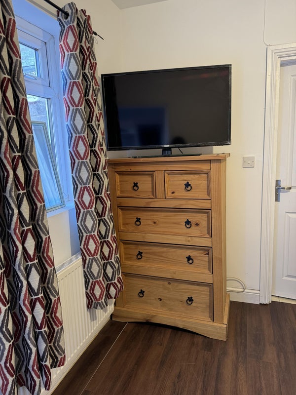 Room Albert Drive in Glasgow