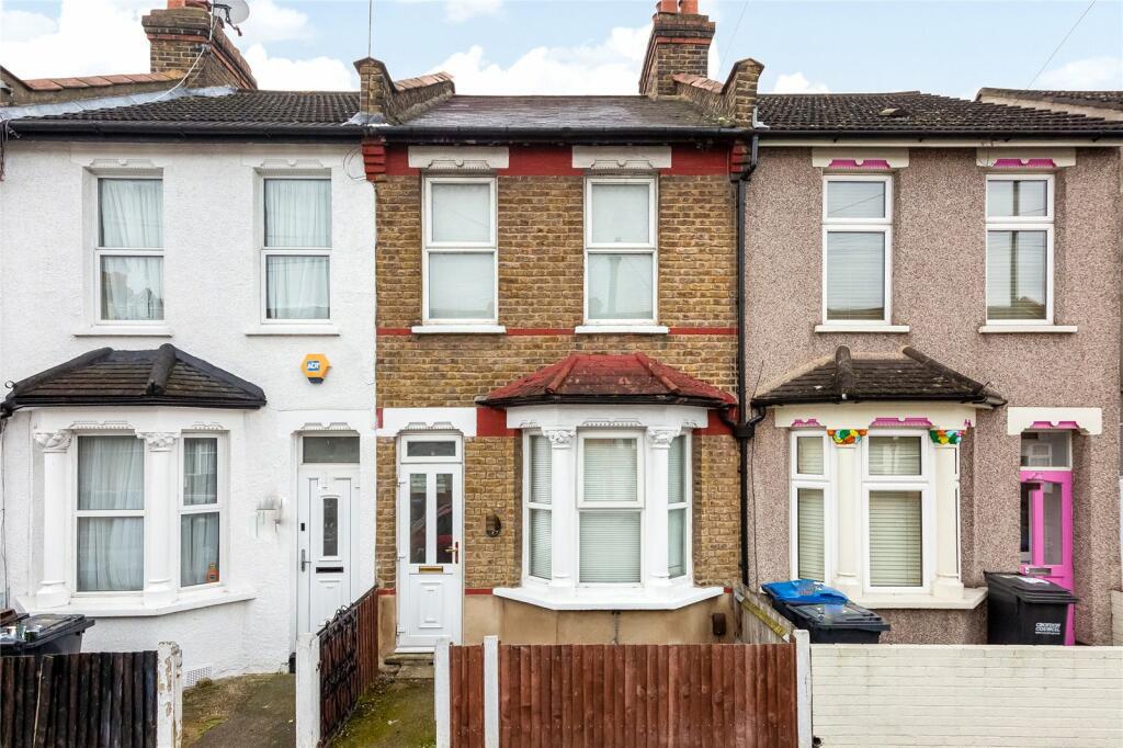 House Lakehall Road in Greater London
