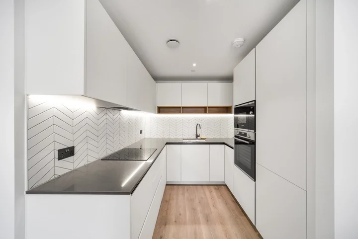 Flat Glenthorne Road in Greater London