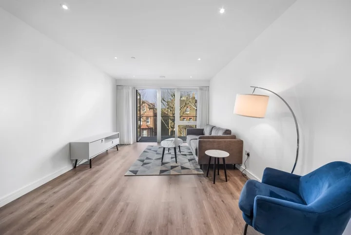 Flat Glenthorne Road in Greater London