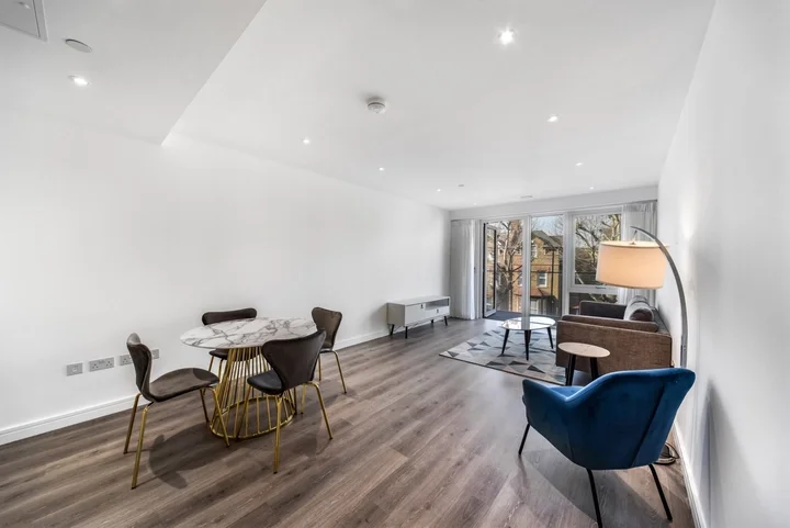 Flat Glenthorne Road in Greater London