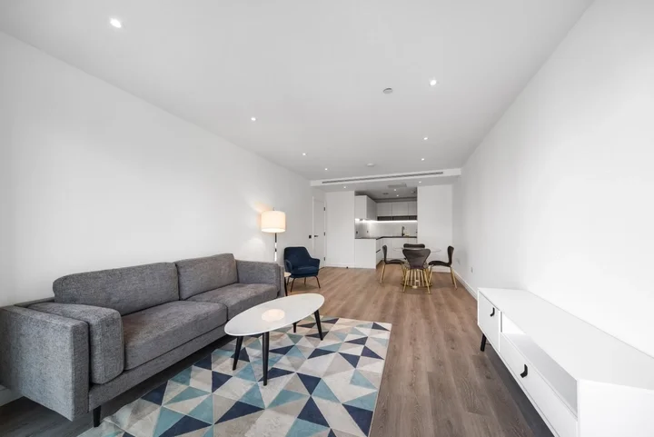 Flat Glenthorne Road in Greater London
