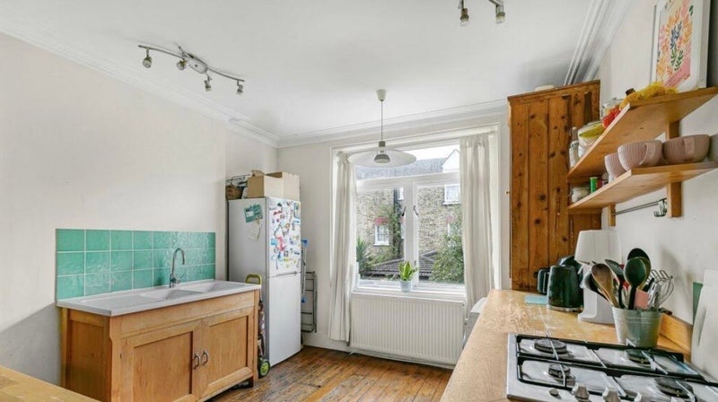 Room Stapleton Road in Greater London