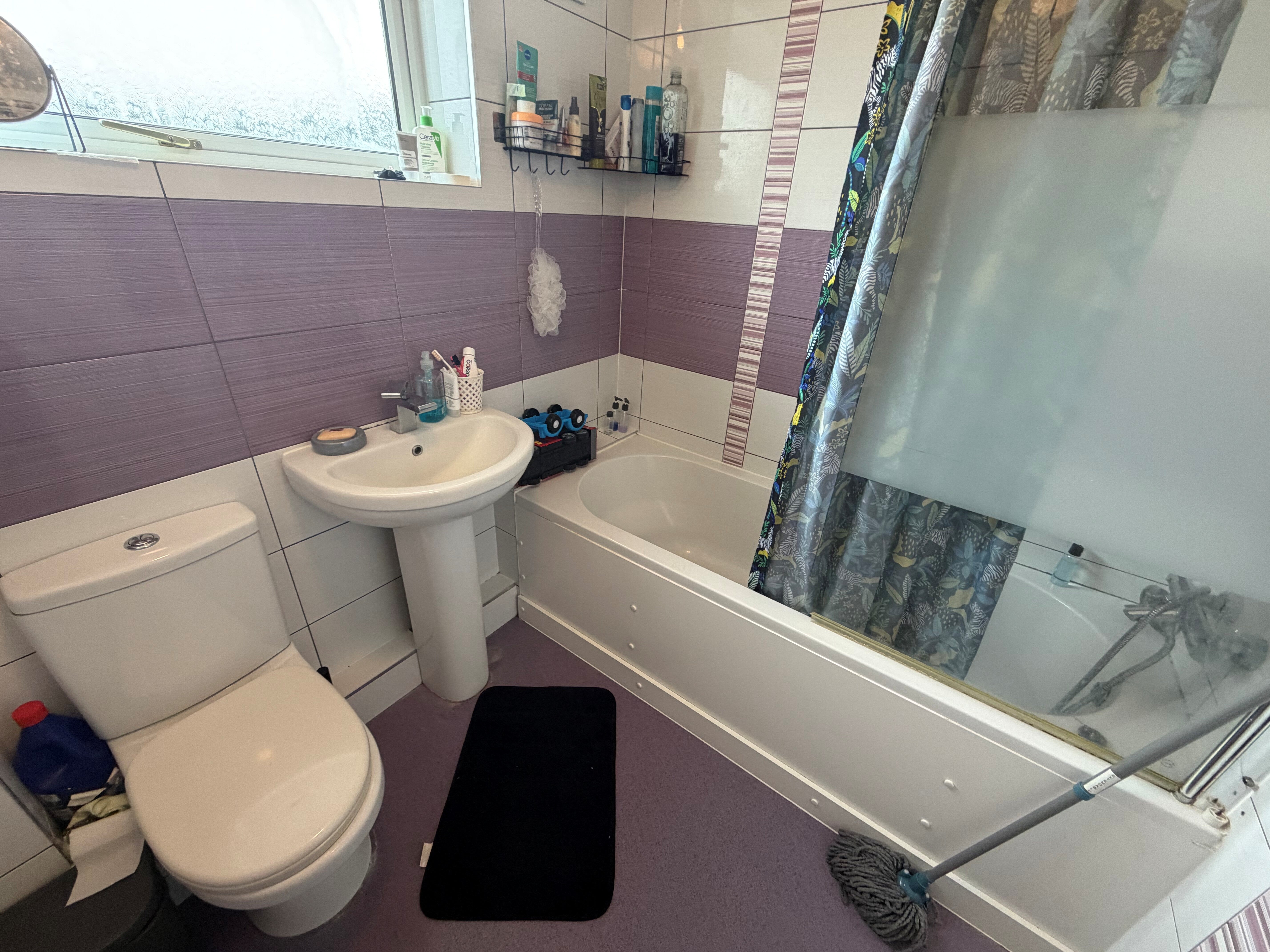 Room Sedgley Close in Redditch