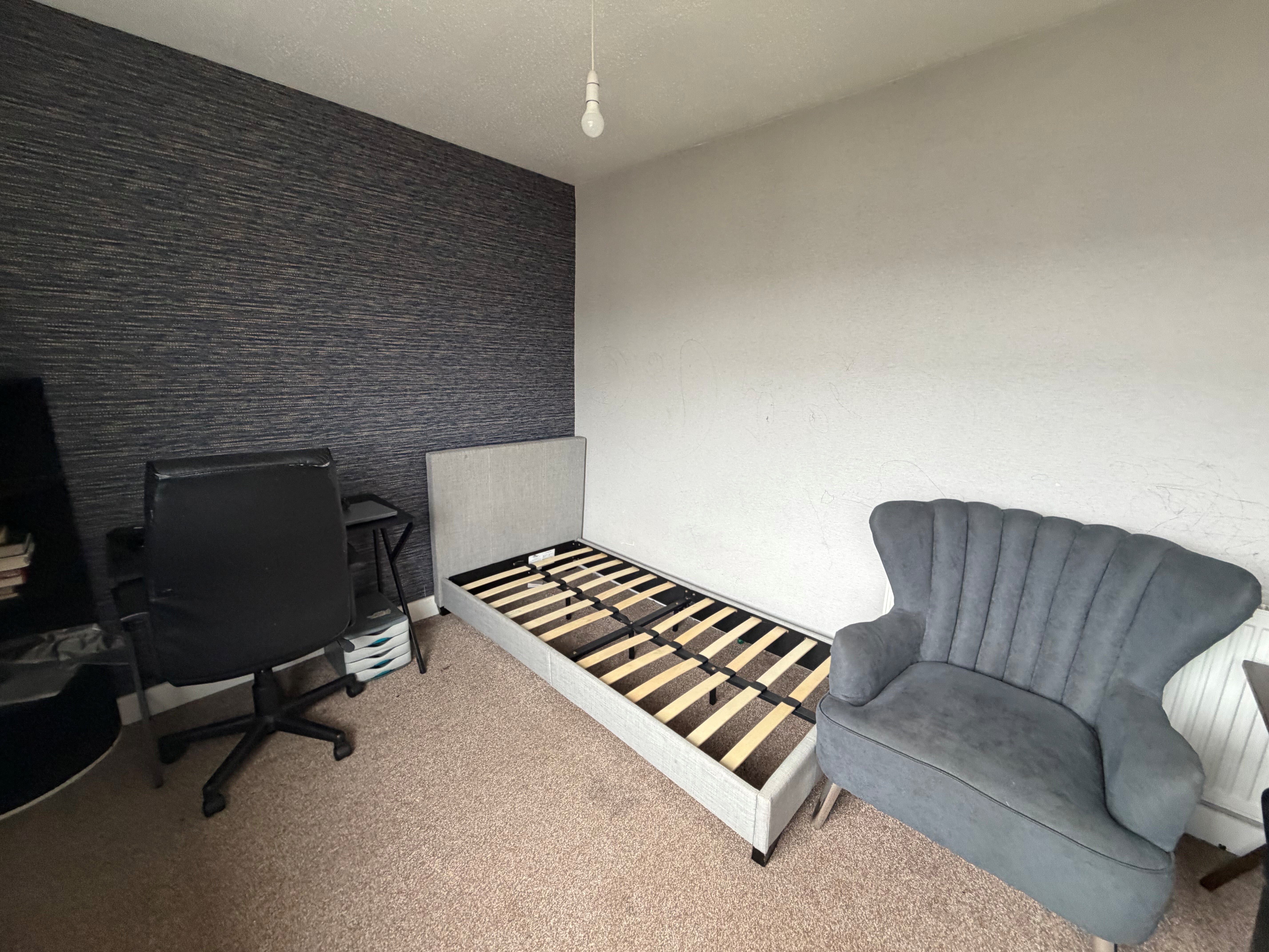 Room Sedgley Close in Redditch