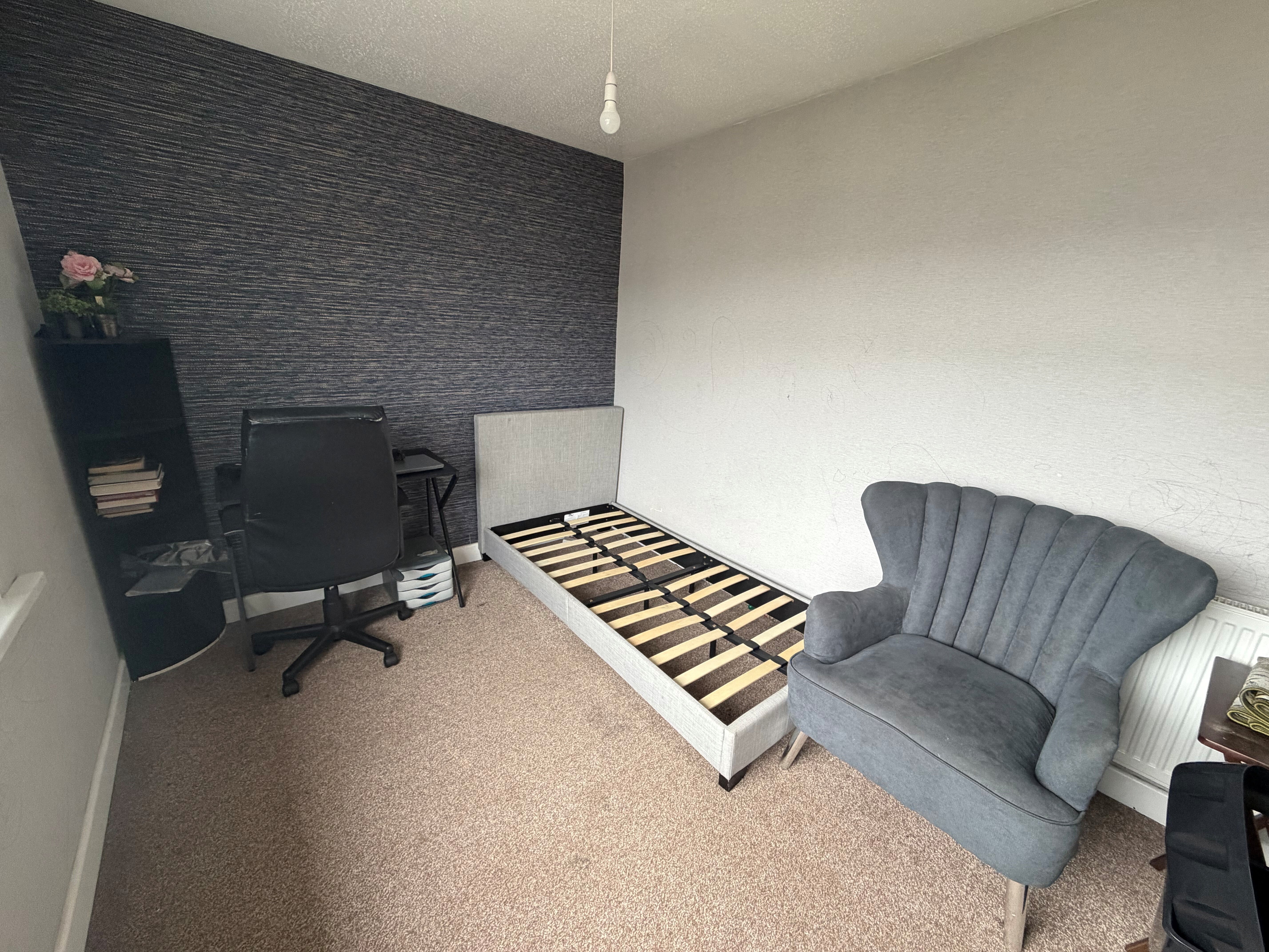 Room Sedgley Close in Redditch
