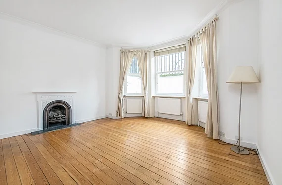 Flat Rigault Road in Greater London