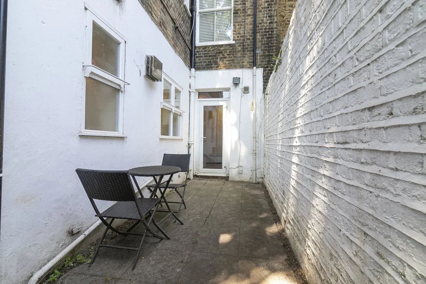 Flat Tredegar Road in Greater London