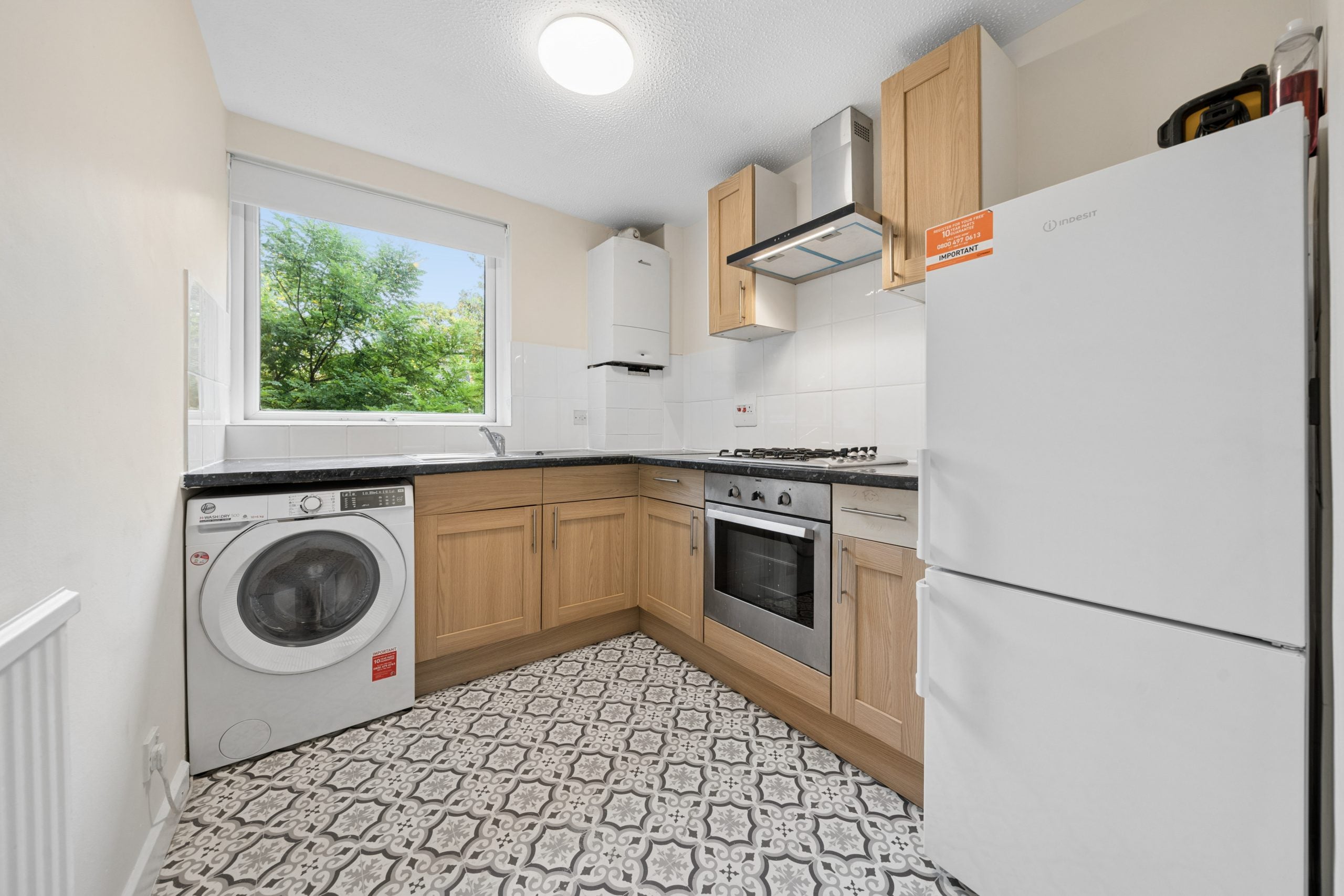 Flat Barrowgate Road in Greater London