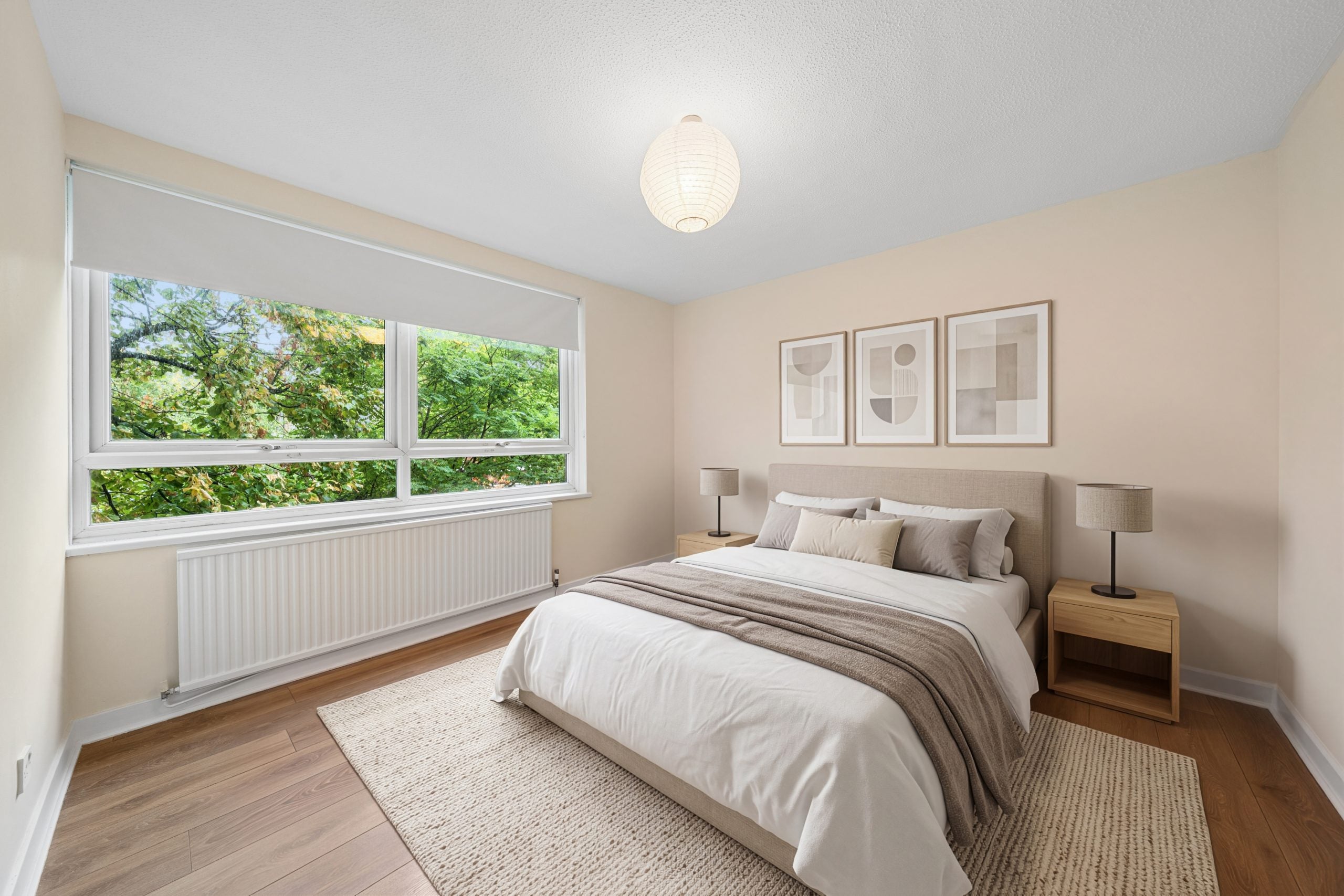 Flat Barrowgate Road in Greater London