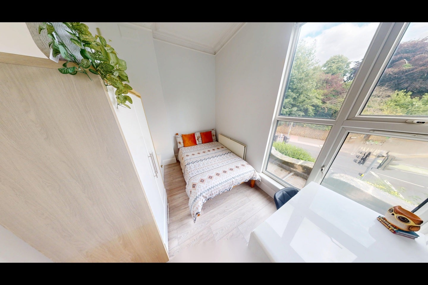 Room Derby Road in Nottingham