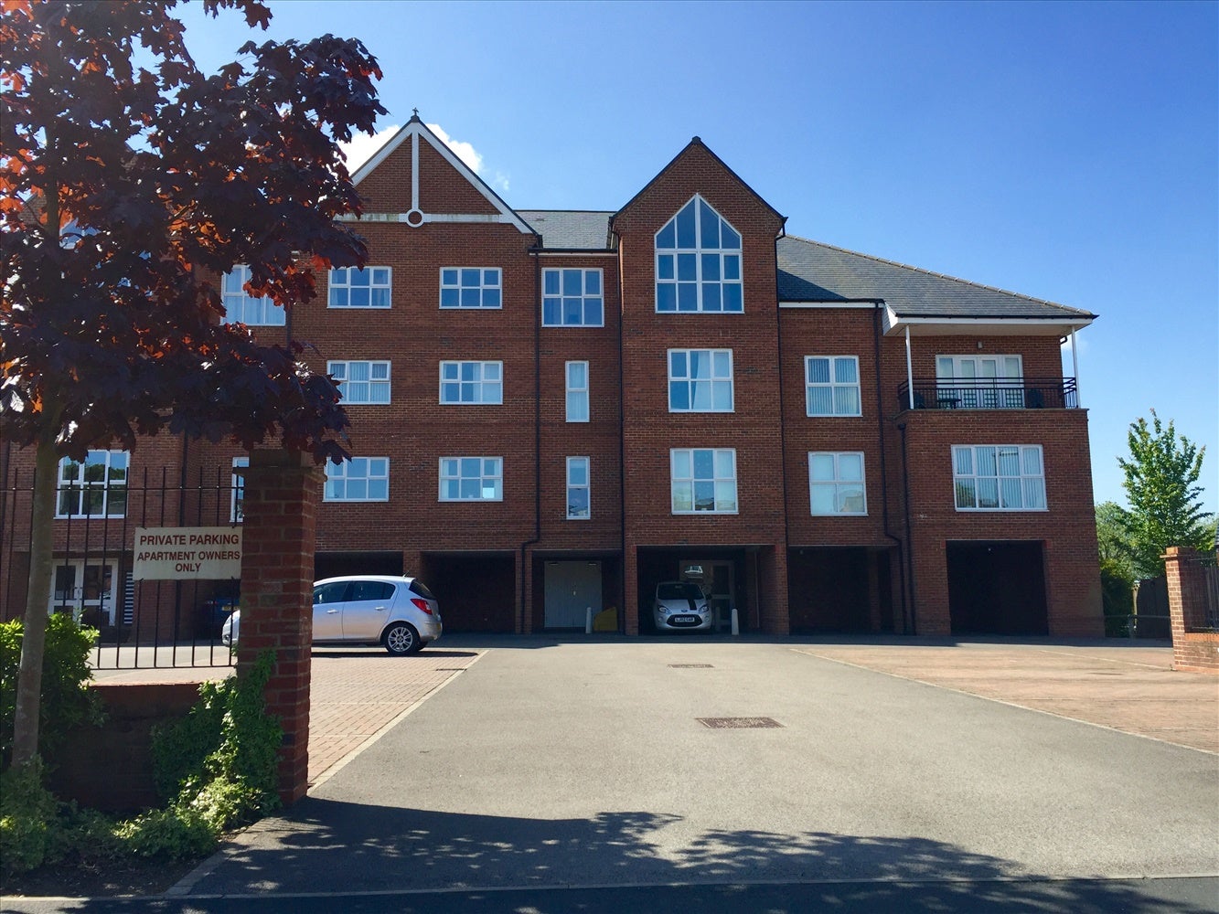 Flat Roundhaven in Durham