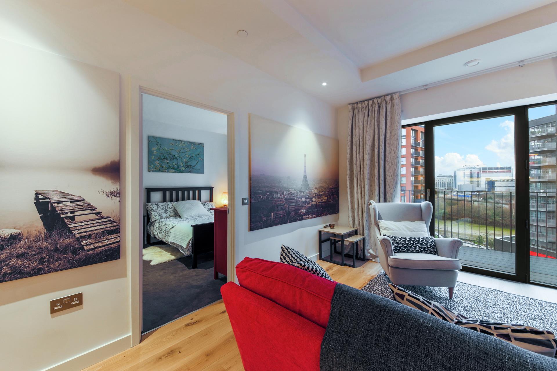Flat Nairn Street in Greater London