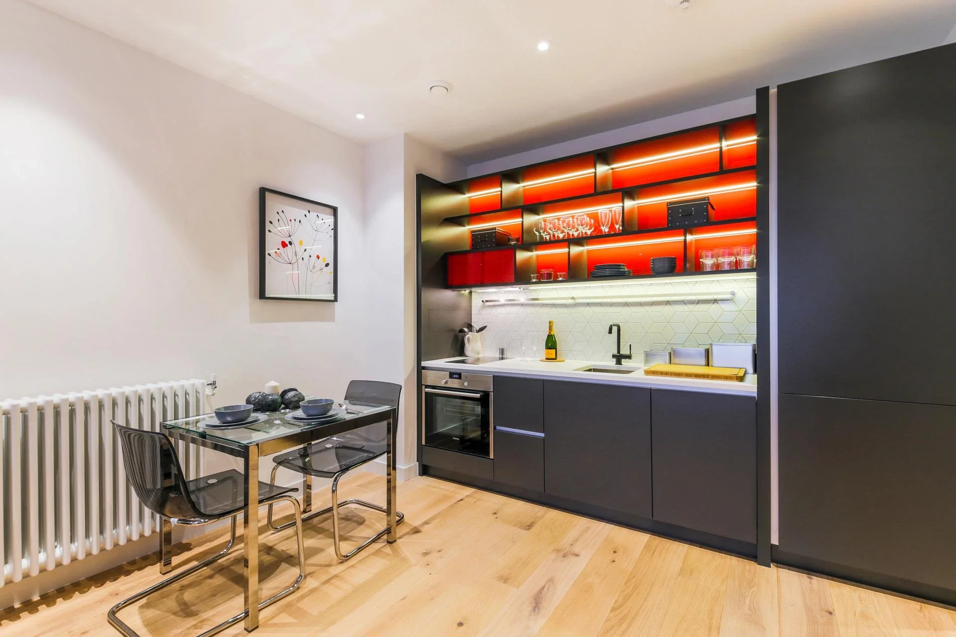 Flat Nairn Street in Greater London