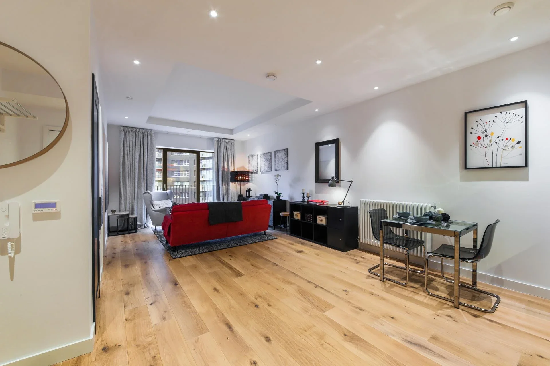 Flat Nairn Street in Greater London