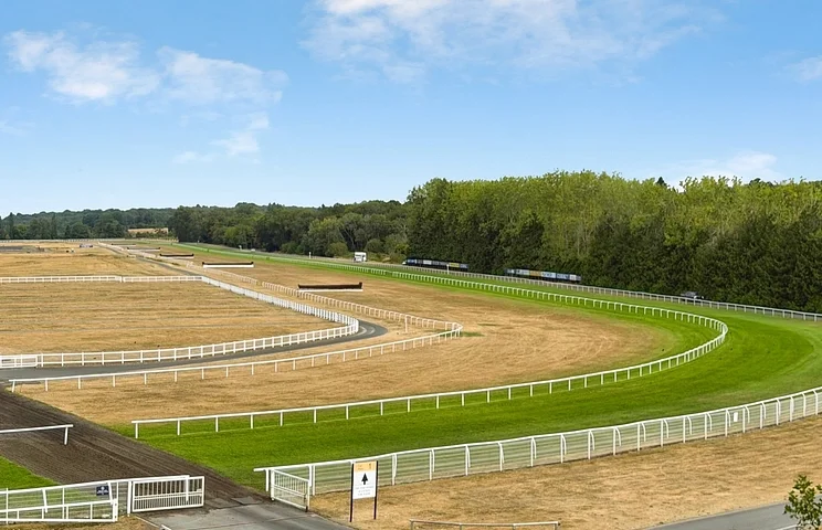 Flat Racecourse Road in Greenham