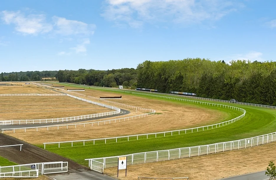 Flat Racecourse Road in Greenham