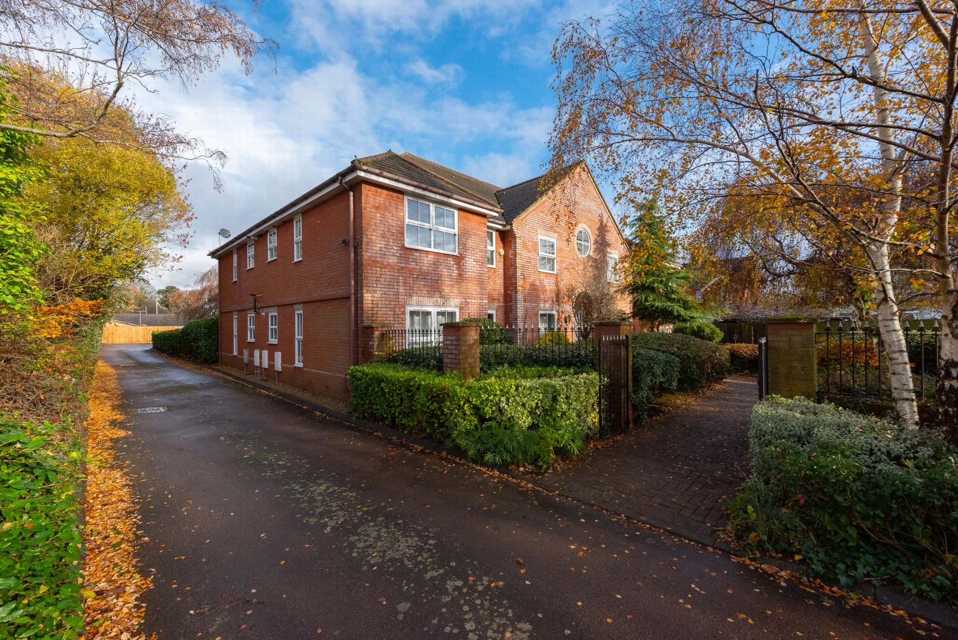 Flat Reading Road in Rushmoor
