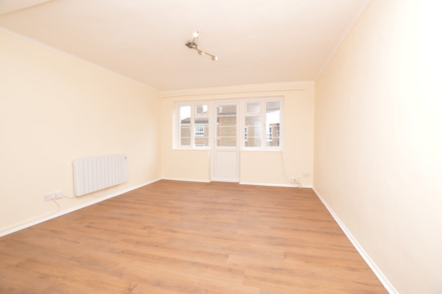 Flat Oriental Road in Woking