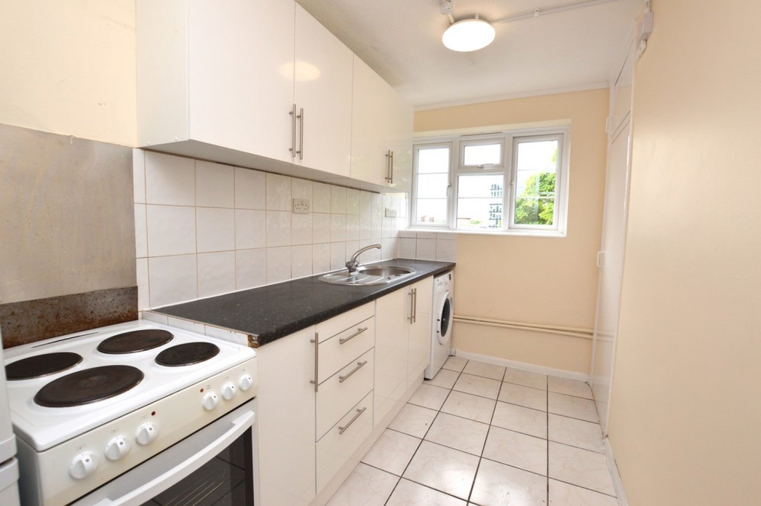 Flat Oriental Road in Woking