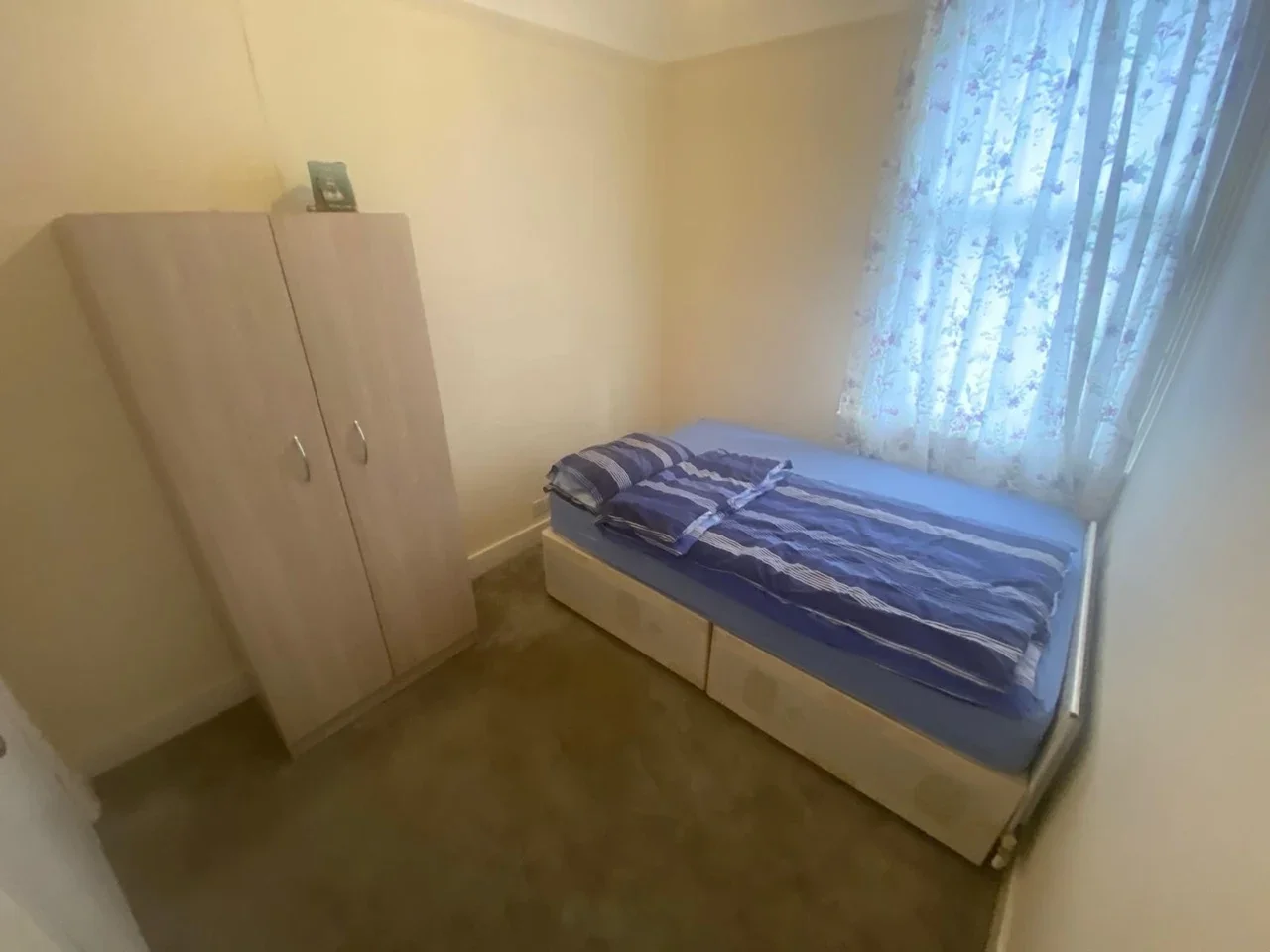 Room St. Peter's Road in Greater London