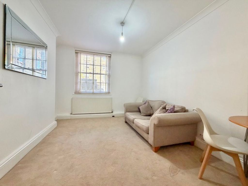 Flat Cressy Court in Greater London