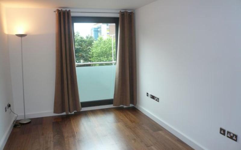 Flat Berkshire Avenue in Slough