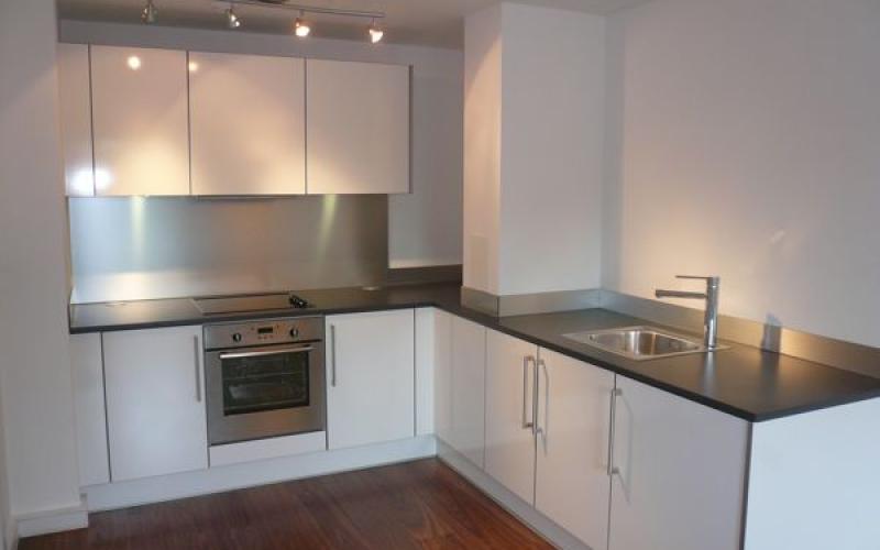 Flat Berkshire Avenue in Slough