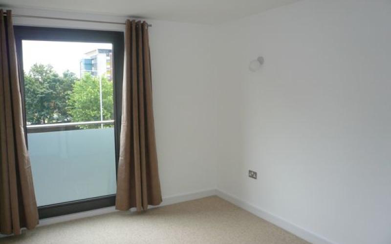 Flat Berkshire Avenue in Slough