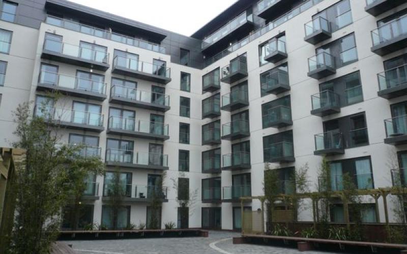 Flat Berkshire Avenue in Slough
