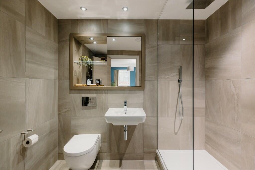 Flat Newington Causeway in Greater London
