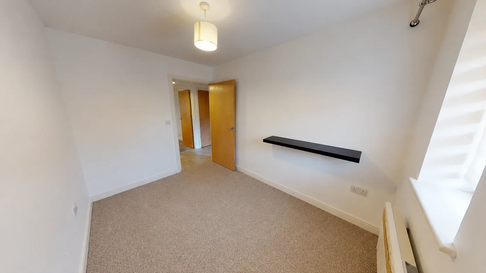 Flat Melling Drive in Greater London