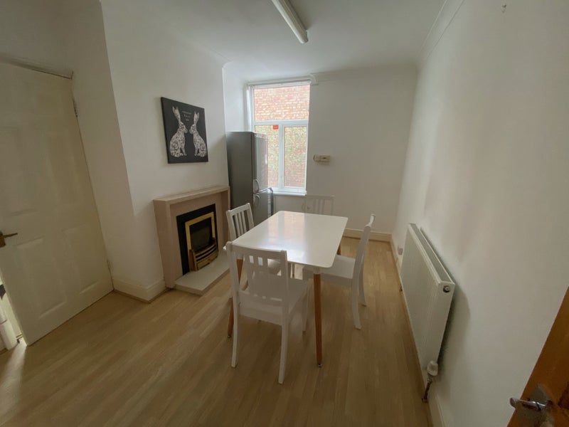 Room Westcotes Drive in Leicester
