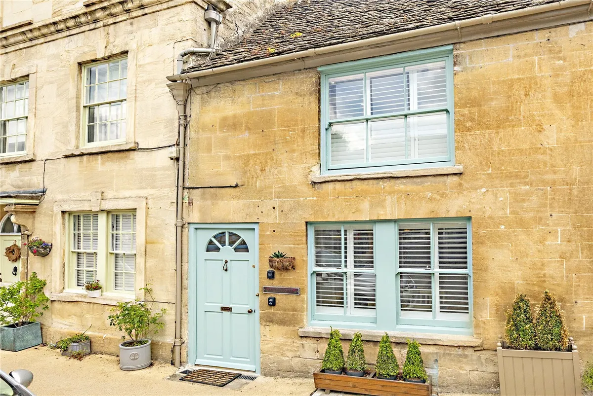 House Lower High Street in West Oxfordshire