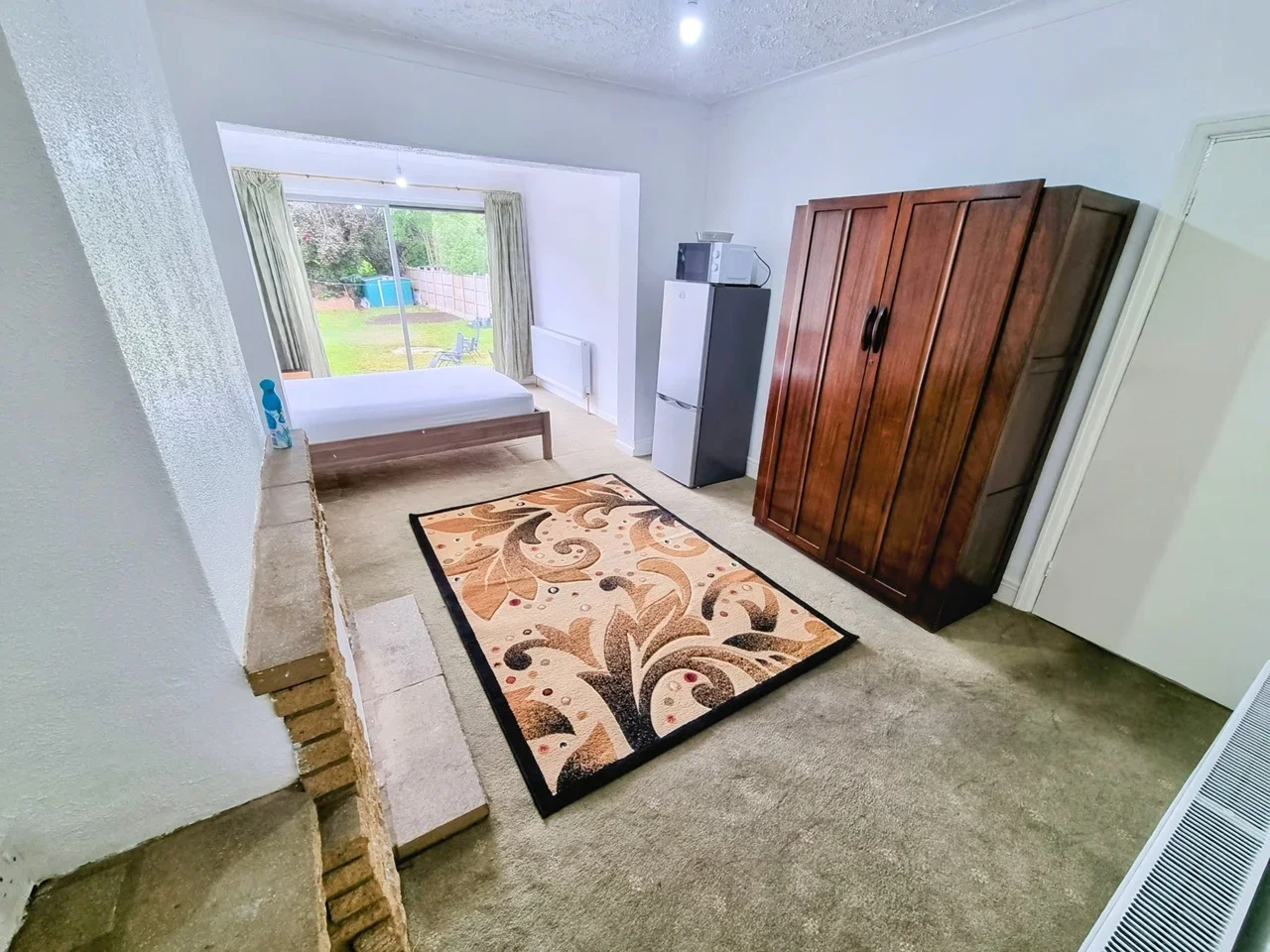 Room Heath Park Road in Greater London