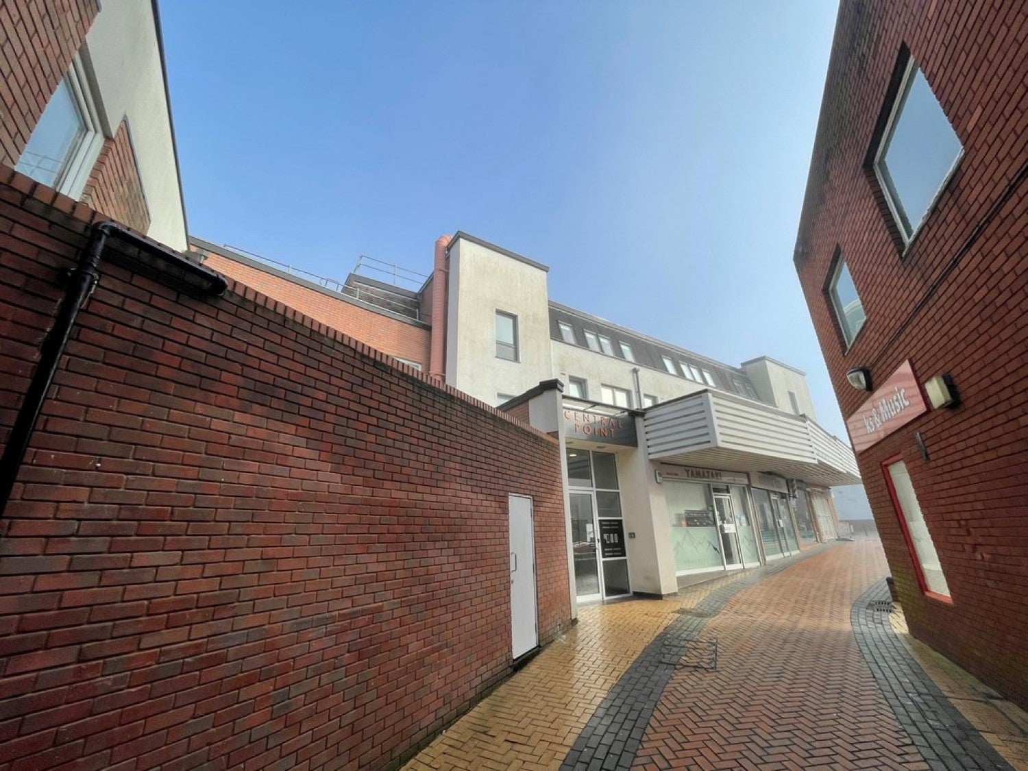 Flat Feathers Lane in Basingstoke and Deane