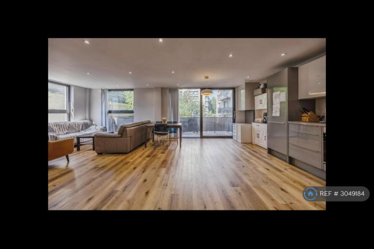 Room Davenant Road in Greater London
