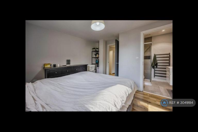Room Davenant Road in Greater London