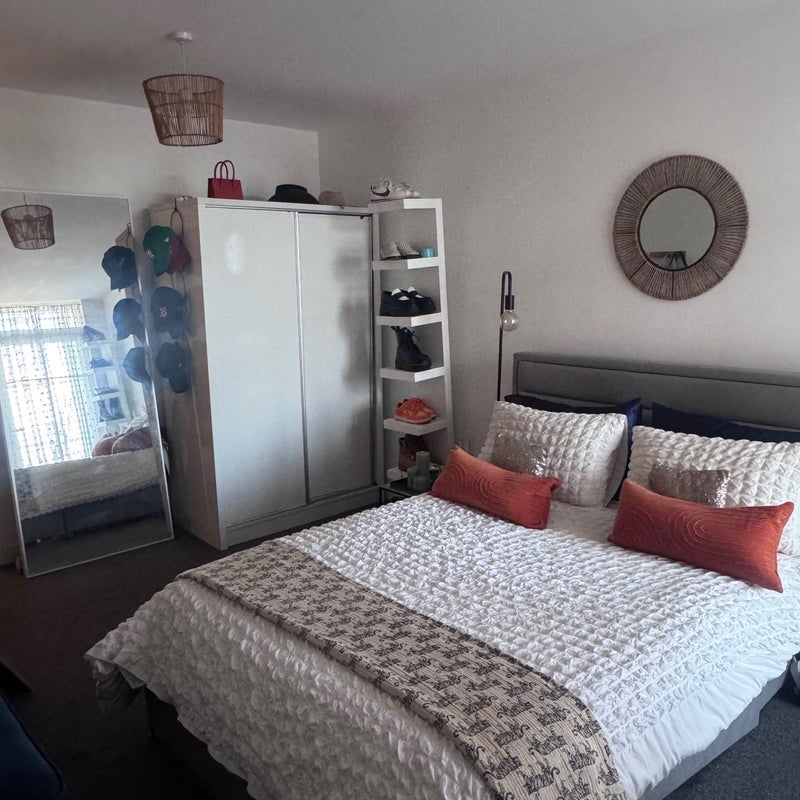 Room Sadler Place in Greater London