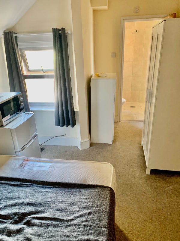 Room St Peter's Street in Greater London