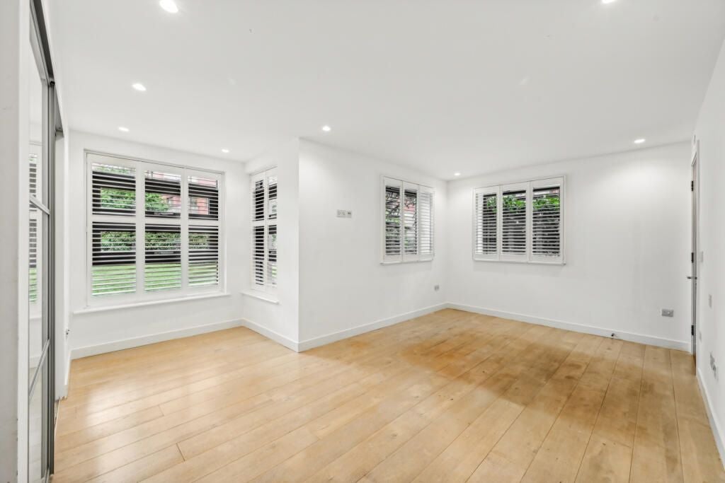 House Montaigne Close in London