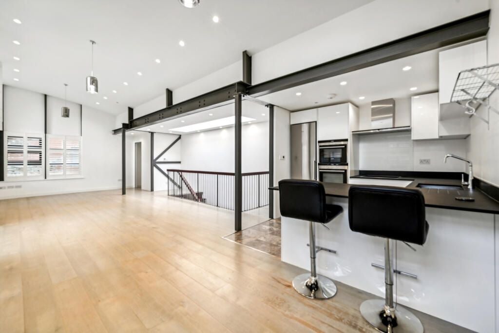 House Montaigne Close in London