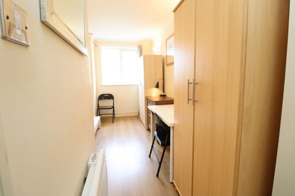 Room Globe Road in Greater London