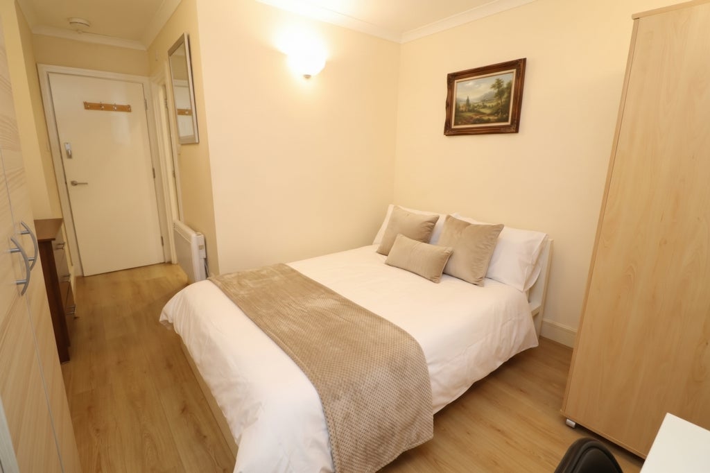 Room Globe Road in Greater London