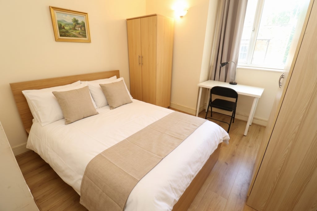 Room Globe Road in Greater London