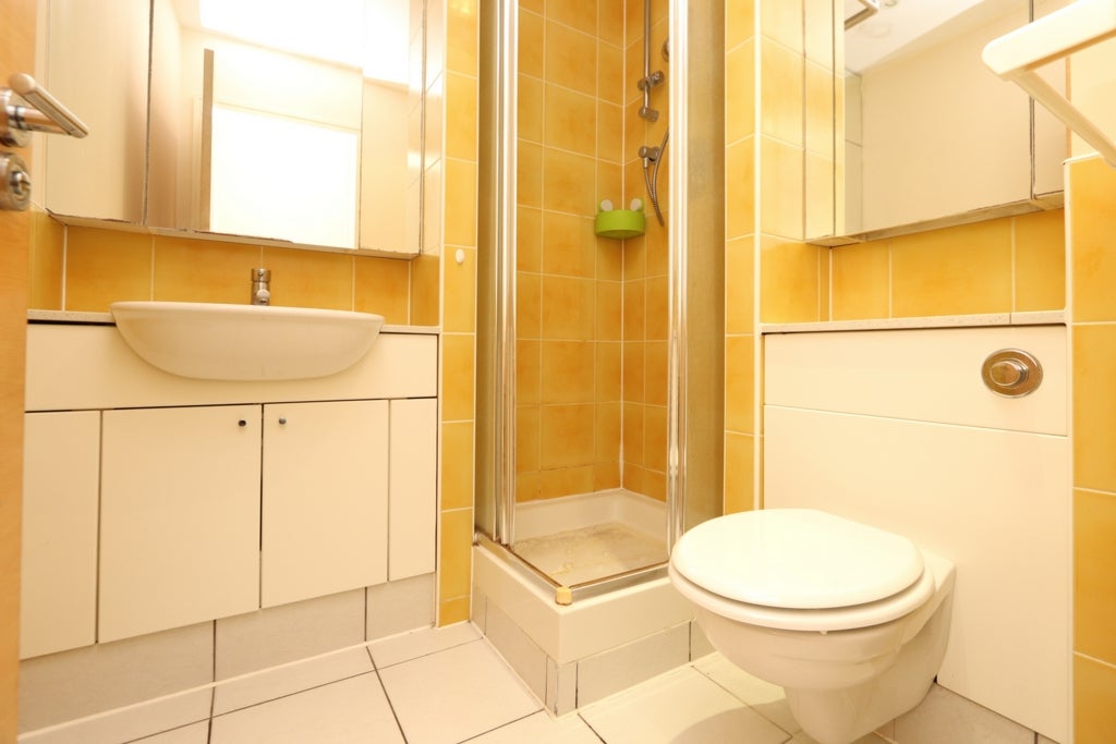 Room Globe Road in Greater London