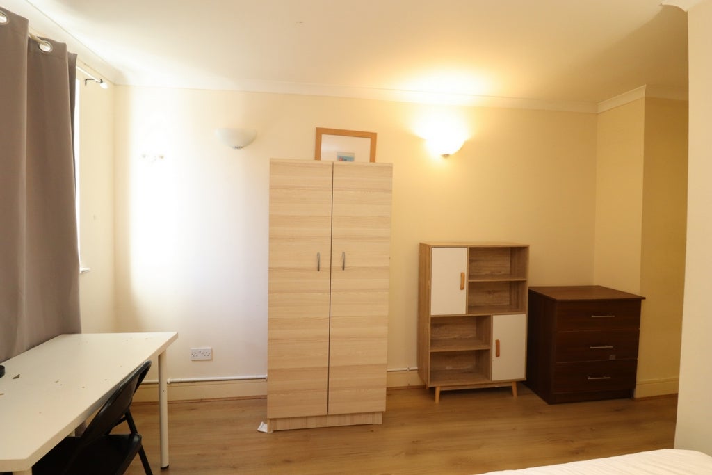 Room Globe Road in Greater London